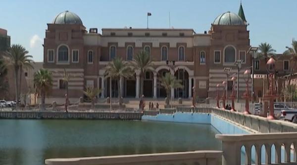 seful bancii centrale din libia aflat in exil este optimist ca va fi repus in functie dupa ce a fost nevoit sa fuga de militii