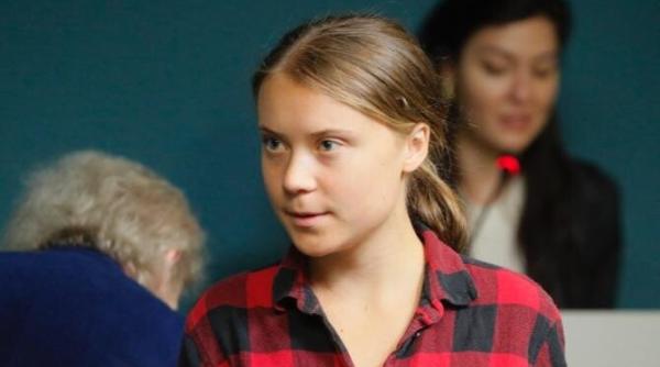 greta thunberg retinuta din nou de politie la o manifestatie pro palestina in stockholm video