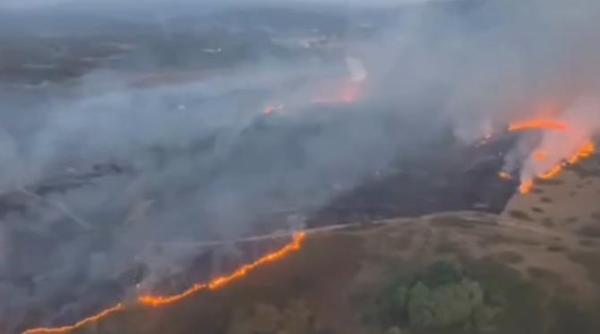 incendiu de pasune in harghita interventie ingreunata din cauza vantului puternic