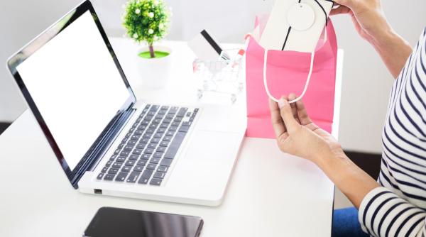 plangere in austria impotriva temu 30 000 de pachete sosesc in tara zi din asia