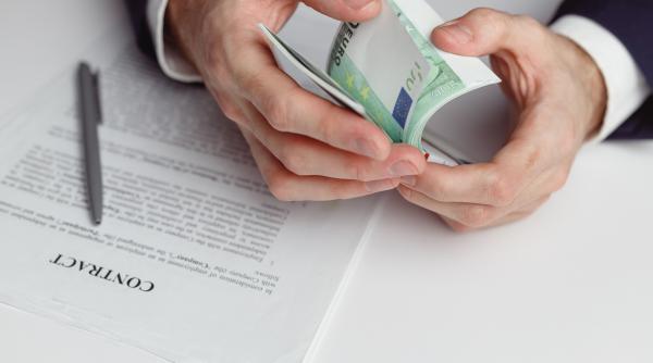 romanii se imprumuta masiv la banci semnal puternic de la bnr elena cristian arata unde este adevarata problema