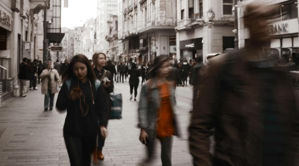 senatorul dohotar spune ca sunt multe zone in europa unde salariile sunt mai mici ca n romania i am intrebat pe romani de ce nu revin video