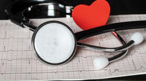 noutati in cardiologie si hipertensiune prof dr eduard apetrei la academia de sanatate video