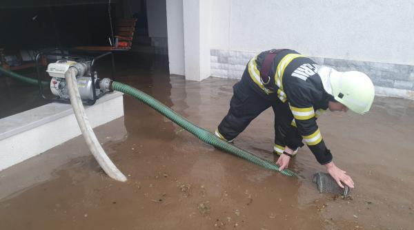 furtuna a facut ravagii in arges copaci doborati si gospodarii inundate in pitesti si localitatile limitrofe