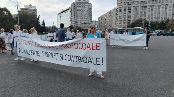 presedintele colegiului medicilor bucuresti la mitingul din piata victoriei prof univ dr poiana declaratie exclusiva pentru dcnews