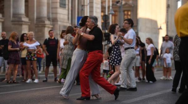 strazi deschise bucuresti promenada urbana spectacole de teatru dans show uri de acobatie si activitati pentru copii in acest weekend programul