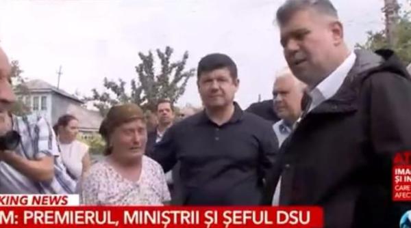 imagini dureroase din judetul galati scufundat sub ape o varstnica a izbucnit in lacrimi atunci cand l a vazut pe marcel ciolacu sosit la fata locului galerie foto