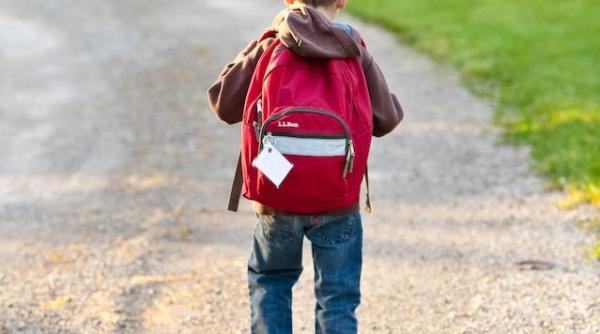 revolta in online dupa ce a fost publicata lista cu ce trebuie sa cumpere parintii pentru clasa i telefoanele alea mari nu sunt grele profesorii trebuie sa se justifice in fata voastra