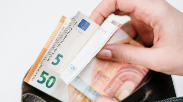 romanii furati de belgia germania franta cu salarii din start de 7000 8000 de euro noi platim ei pleaca