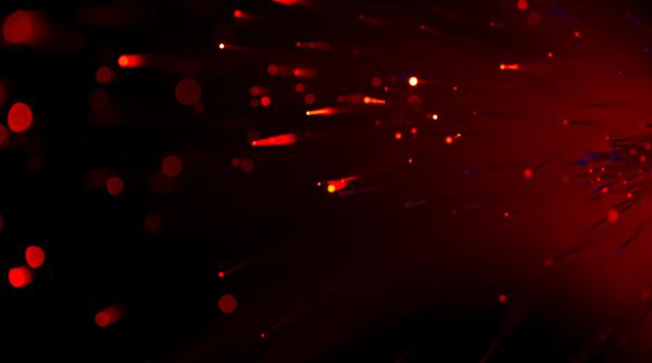 sute de mici puncte rosii descoperite in universul antic ce s a vazut prin lentila telescopului james webb