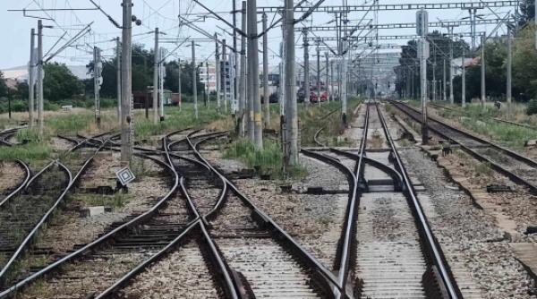 traficul feroviar in continuare afectat de ploile torentiale restrictii de circulatie si sectie cf inchisa in galati