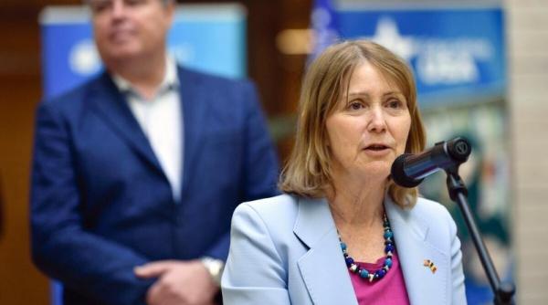 kathleen kavalec ambasadoarea sua semnarea parteneriatului pentru protectia copilului intre sua si romania important pas inainte in efortul de a elimina traficul de copii