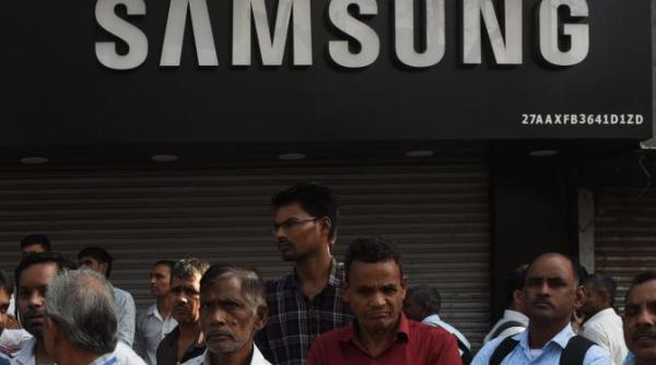 peste 100 de muncitori samsung retinuti de politia din india pacatul lor protestau impotriva salariilor mici si conditiilor de munca