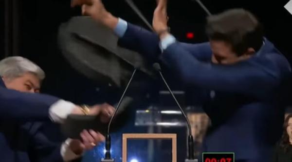 dezbatere cu scantei in direct la tv un candidat la primaria din sao paulo si a lovit adversarul cu scaunul pana a ajuns la spital