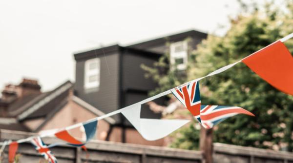 roman stabilit in anglia in marea britanie copiii platesc parintilor chirie noi romanii avem simtul familiei video