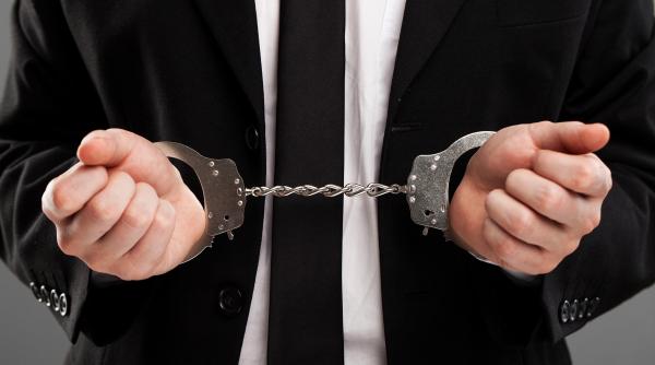 fost ofiter cia condamnat la ani grei de inchisoare pentru multiple agresiuni sexuale