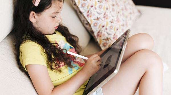 acord parental pentru tiktok protectie impotriva dependentei sau simpla ora de culcare legala