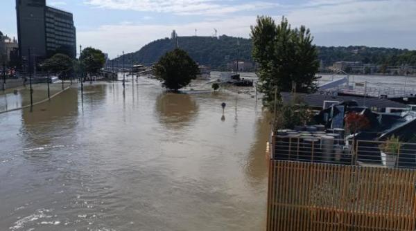 viitura de pe dunare a inundat budapesta cand ajunge in romania ministrul mircea fechet digurile sunt verificate