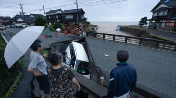 ploi fara precedent in japonia o persoana a murit si mai multe sunt date disparute foto