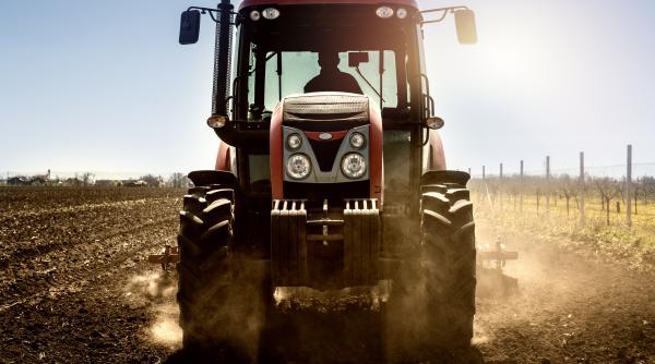 pompierii au salvat un barbat prins sub un tractor intr o comuna din harghita