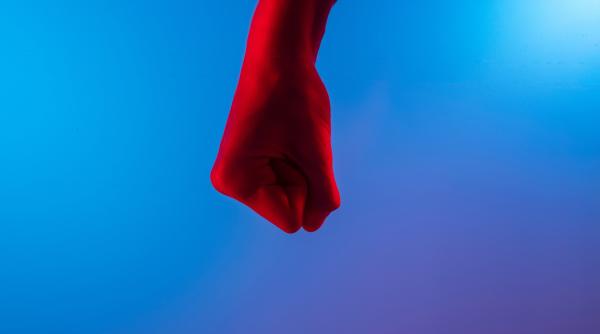 adolescent de 17 ani batut pe strada pentru ca e gay homofobia ia amploare in franta