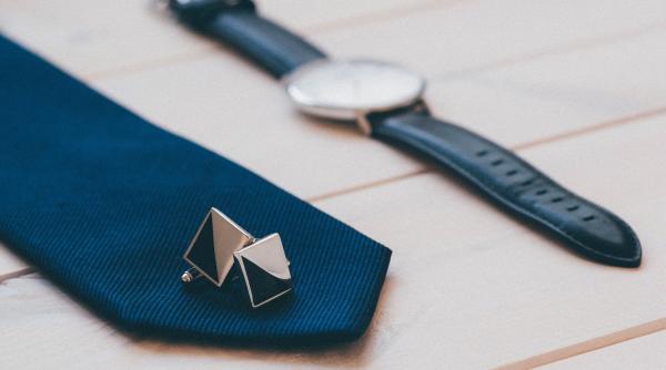 shopping de lux in senatul romaniei s au cumparat esarfe din matase serviete din piele de bivol butoni si cravate de peste 280 de mii de euro