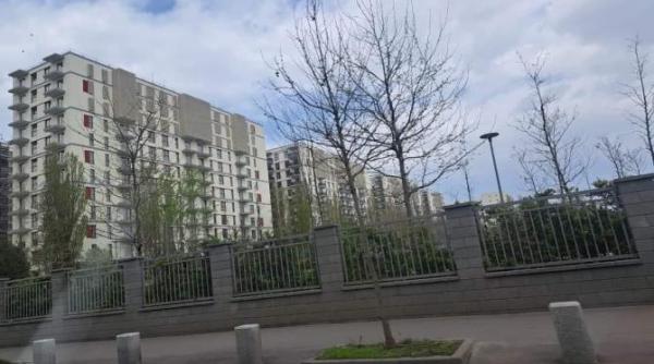 te ai intrebat de ce anumite apartamente din plaza residence au gratii la geamuri la etajele superioare iata raspunsul