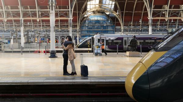 doua capitale europene conectate de un tren de mare viteza in doar opt ore cat costa calatoria