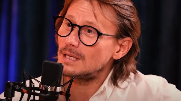 de craciun pe masa cate un mort in casa marius manole amintiri de la revolutie am dormit in cada