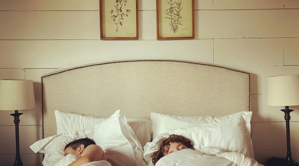 fata de perna nespalata timp de o saptamana de 17 000 de ori mai multe bacterii decat vasul de toaleta cat de des sa schimbi asternutul