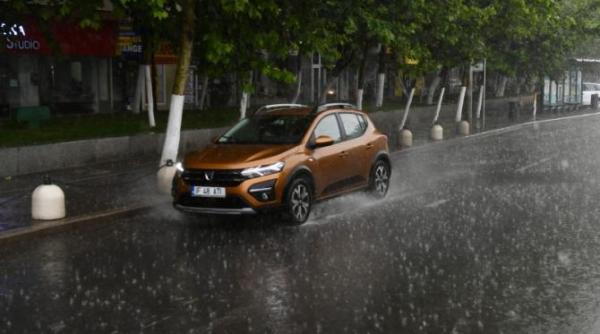 ploile torentiale anuleaza strazi deschise si simfonia apei in bucuresti cod portocaliu de averse