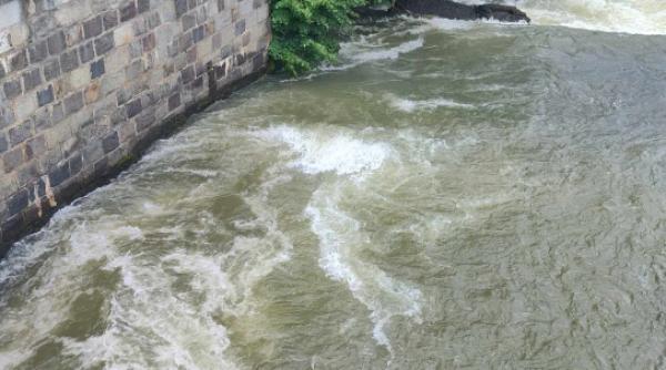 debitul dunarii la intrarea in tara in scadere dar peste media multianuala