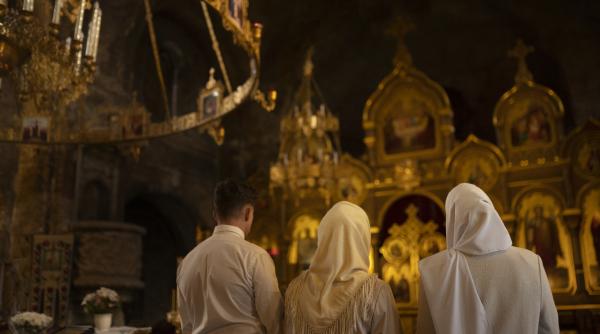 preotul mugurel popescu ajutor pentru oamenii care au ramas fara case in urma inundatiilor