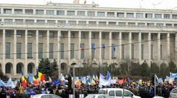 federatia nationala mine energie protest in fata guvernului din cauza noii legi a pensiilor