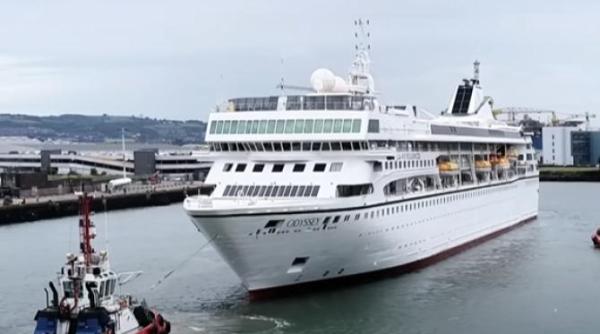 o nava de croaziera de lux blocata de 4 luni in belfast ramane ancorata dupa doua incercari esuate de a pleca