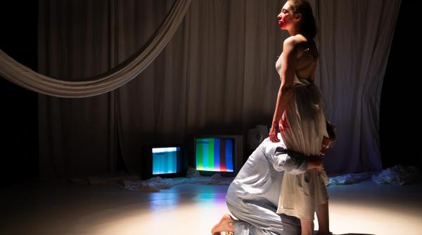 e greu sa tragi o linie intre spectacolul comercial si spectacolul de arta regizorul radu popescu despre noile tendinte in teatru