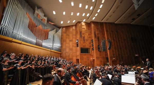 oda bucuriei deschide stagiunea la sala radio concert dirijat de sascha goetzel