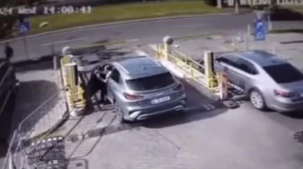 accident grav si ciudat in zona plaza romania a zburat in pasajul lujerului dupa ce a iesit din parcarea mall ului