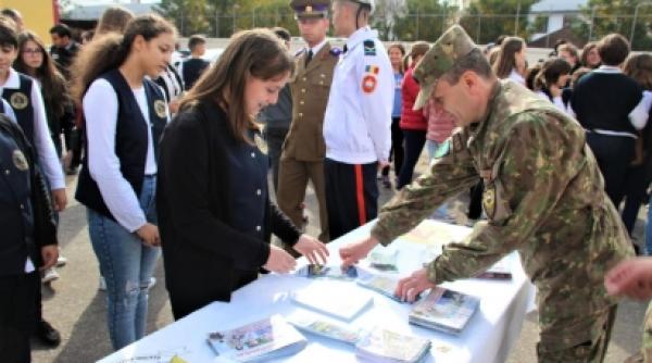 ziua armatei romaniei in scoli