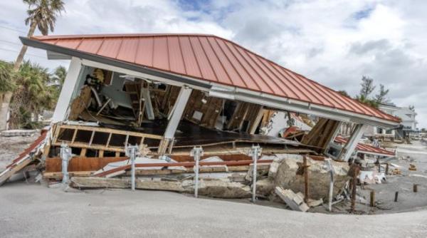 presedintele biden a vizitat statul florida devastat de doua uragane promite ca va continua sa ofere ajutor