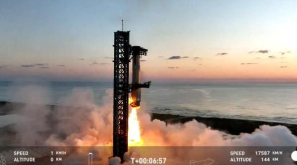spacex a realizat o noua performanta o parte a rachetei starship a fost prinsa in zbor video foto