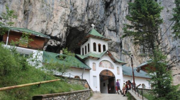 pestera ialomitei a trecut la programul de iarna