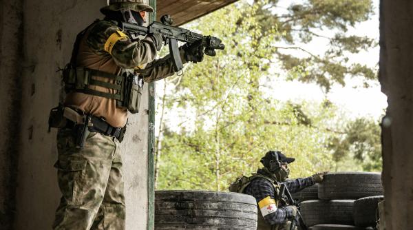 republica moldova tinta unor tentative de dezordine nationala inainte de alegeri instruiri in tabere de gherila tactici de provocare a organelor de ordine manevrarea explozibililor artizanali