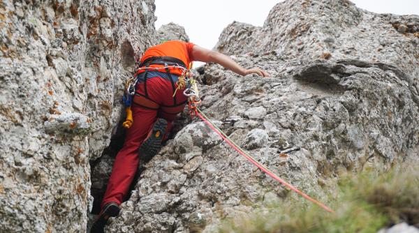 salvamontistii si jandarmii montani au intervenit timp de 12 ore pentru recuperarea unui grup de turisti