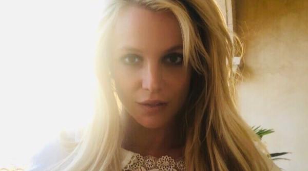 britney spears isi socheaza fanii i a lasat pe toti masca cu ce a facut foto in aricol