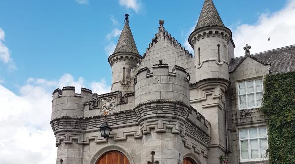 castelul regal balmoral deschis pentru nunti poate gazdui peste 400 de invitati