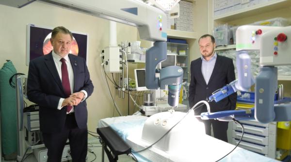 primul robot chirurgical pentru interventii pediatrice intr o unitate medicala din bucuresti adus la spitalul pentru copii grigore alexandrescu