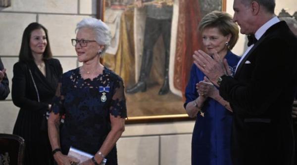 principesa muna al hussein decorata la palatul elisabeta