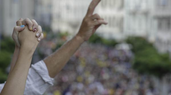 comunitatea lgbti si aliatii ies in strada in plina campanie electorala pentru comunitatea lgbti si aliatii ies in strada in plina campanie el solicita legalizarea de urgenta a parteneriatelor civile