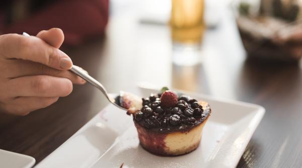 mini cheesecake cu baza de negrese un desert rapid si gustos